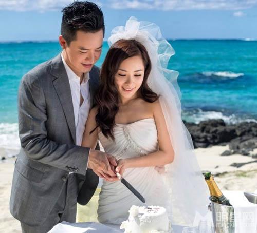 请问一下爱因斯坦是发明相对论还是发现相对论游戏画面