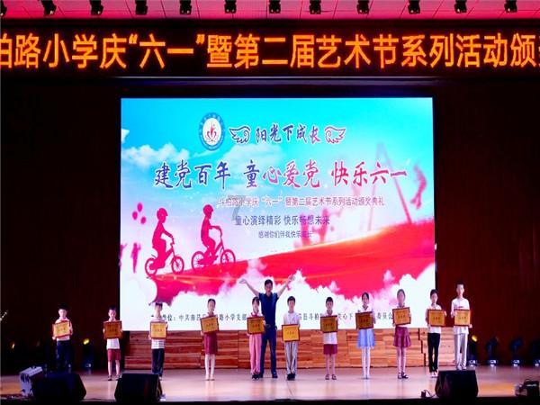 旅行中你有遇到过强制购物的经历吗？游戏画面