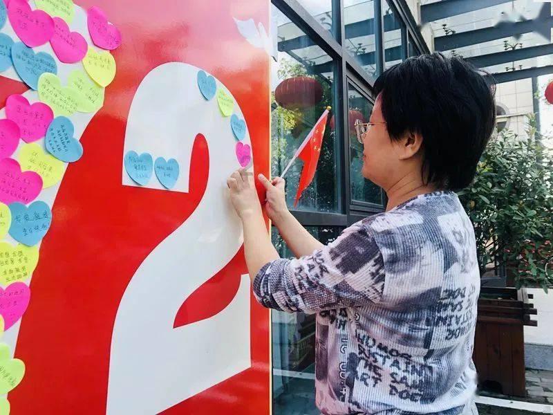 如何去掉脸上的痘痘？游戏画面
